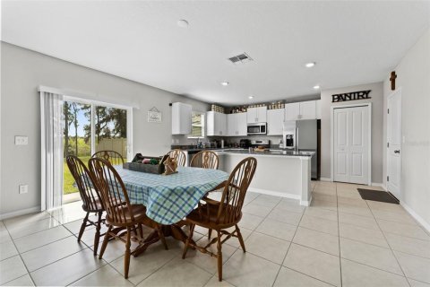 House in Plant City, Florida 4 bedrooms, 244.61 sq.m. № 1717235 - photo 5