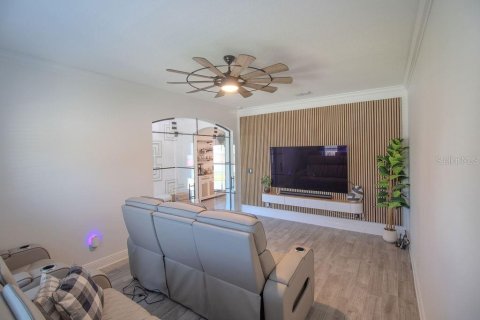 Villa ou maison à louer à Riverview, Floride: 4 chambres, 196.21 m2 № 2430373 - photo 4