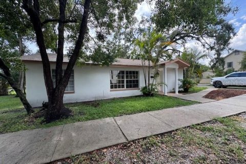 Casa en alquiler en Tampa, Florida, 3 dormitorios, 130.81 m2 № 1883272 - foto 2