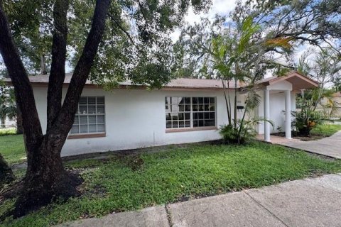Casa en alquiler en Tampa, Florida, 3 dormitorios, 130.81 m2 № 1883272 - foto 1