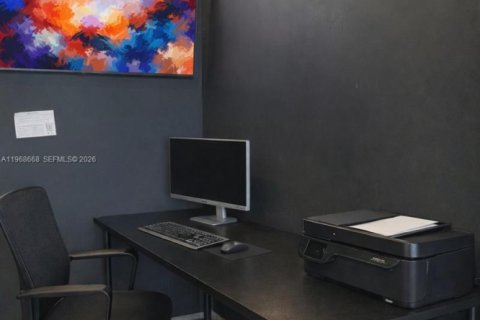 Propiedad comercial en venta en Miami, Florida № 2031704 - foto 6