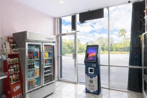 Propiedad comercial en venta en Miami, Florida № 2031704 - foto 4