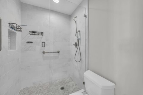Condo in Palm Beach Gardens, Florida, 2 bedrooms  № 2246299 - photo 25
