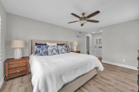 Condo in Palm Beach Gardens, Florida, 2 bedrooms  № 2246299 - photo 23