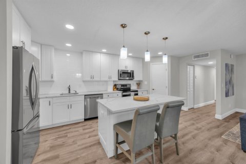 Condo in Palm Beach Gardens, Florida, 2 bedrooms  № 2246299 - photo 12