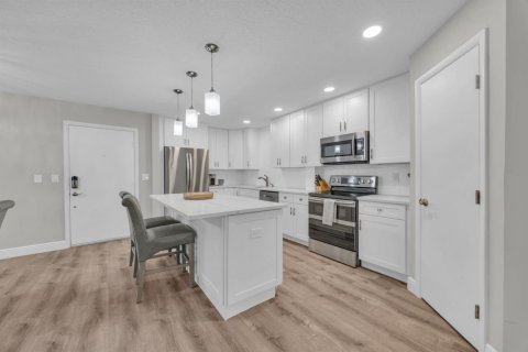 Condo in Palm Beach Gardens, Florida, 2 bedrooms  № 2246299 - photo 9