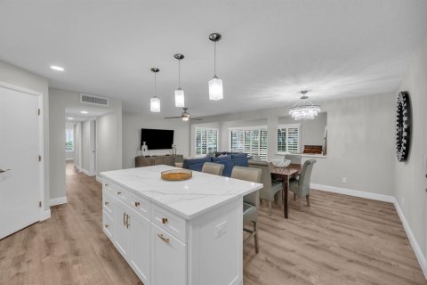 Condo in Palm Beach Gardens, Florida, 2 bedrooms  № 2246299 - photo 11