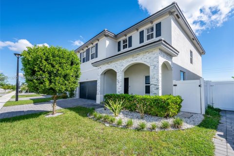 Villa ou maison à Miami, Floride 4 chambres, 240.71 m2 № 2084828