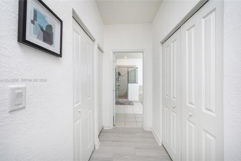 Villa ou maison à vendre à Miami, Floride: 4 chambres, 240.71 m2 № 2084828 - photo 11