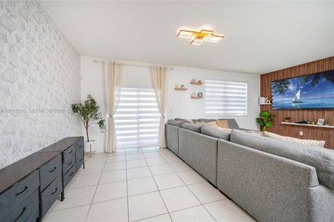 Villa ou maison à vendre à Miami, Floride: 4 chambres, 240.71 m2 № 2084828 - photo 19
