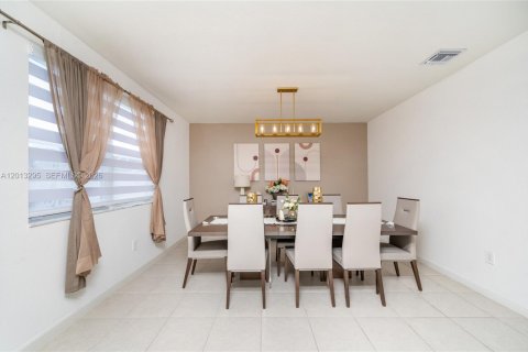 Villa ou maison à vendre à Miami, Floride: 4 chambres, 240.71 m2 № 2084828 - photo 6