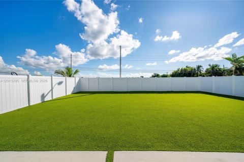 Villa ou maison à vendre à Miami, Floride: 4 chambres, 240.71 m2 № 2084828 - photo 17