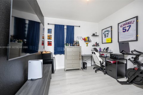 Villa ou maison à vendre à Miami, Floride: 4 chambres, 240.71 m2 № 2084828 - photo 23