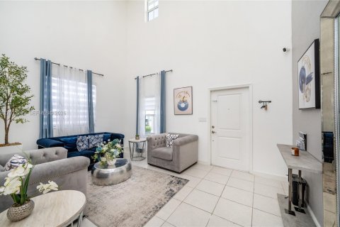 Villa ou maison à vendre à Miami, Floride: 4 chambres, 240.71 m2 № 2084828 - photo 4