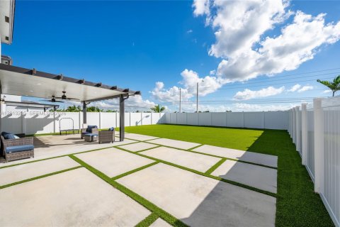 Villa ou maison à vendre à Miami, Floride: 4 chambres, 240.71 m2 № 2084828 - photo 18