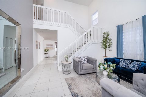 Villa ou maison à vendre à Miami, Floride: 4 chambres, 240.71 m2 № 2084828 - photo 3
