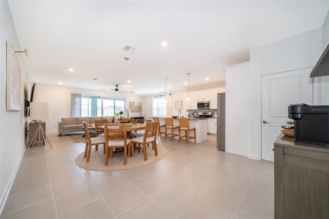 House in Davenport, Florida 5 bedrooms, 314.47 sq.m. № 1906430 - photo 4
