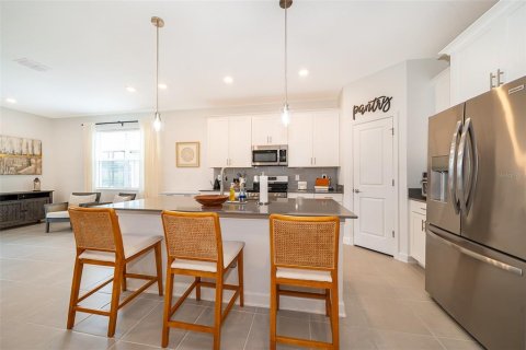 House in Davenport, Florida 5 bedrooms, 314.47 sq.m. № 1906430 - photo 6