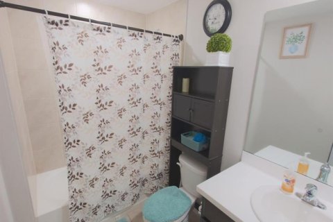 Купить виллу или дом в Порт-Сент-Луси, Флорида 7 комнат, 177.91м2, № 2086082 - фото 26