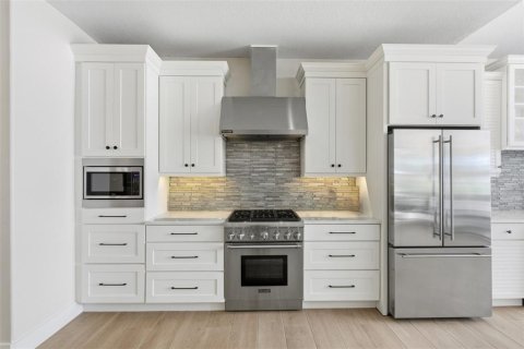 Casa en venta en Orlando, Florida, 4 dormitorios, 380.34 m2 № 2151394 - foto 3