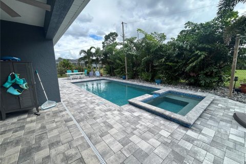 Villa ou maison à louer à Punta Gorda, Floride: 3 chambres, 203.92 m2 № 2391164 - photo 8