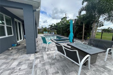 Villa ou maison à louer à Punta Gorda, Floride: 3 chambres, 203.92 m2 № 2391164 - photo 5