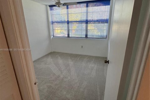 Купить кондоминиум в Пемброк-Пайнс, Флорида 2 спальни, 91.04м2, № 1996869 - фото 4