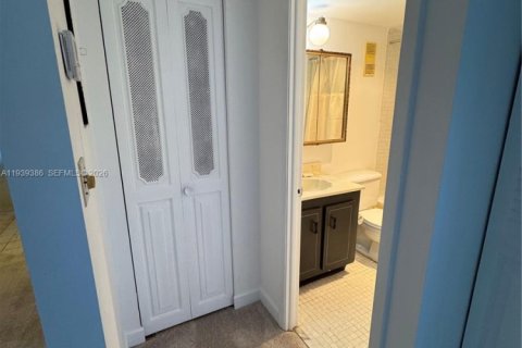 Купить кондоминиум в Пемброк-Пайнс, Флорида 2 спальни, 91.04м2, № 1996869 - фото 22