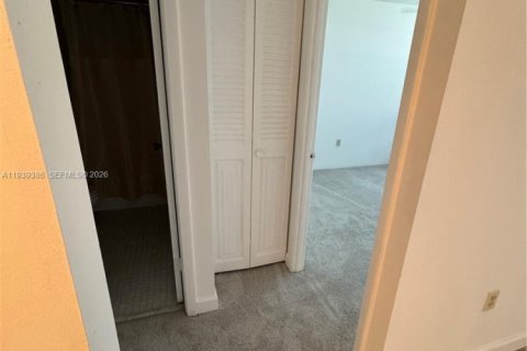 Купить кондоминиум в Пемброк-Пайнс, Флорида 2 спальни, 91.04м2, № 1996869 - фото 25