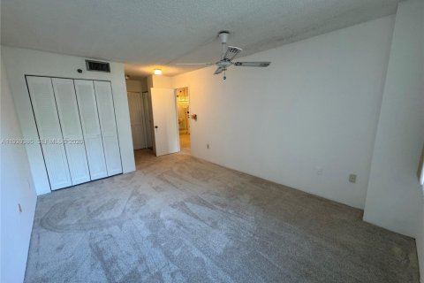 Купить кондоминиум в Пемброк-Пайнс, Флорида 2 спальни, 91.04м2, № 1996869 - фото 6