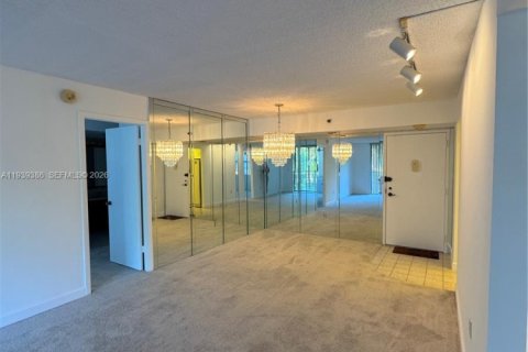 Купить кондоминиум в Пемброк-Пайнс, Флорида 2 спальни, 91.04м2, № 1996869 - фото 15