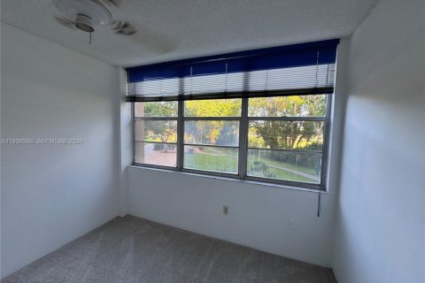 Купить кондоминиум в Пемброк-Пайнс, Флорида 2 спальни, 91.04м2, № 1996869 - фото 26