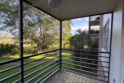 Купить кондоминиум в Пемброк-Пайнс, Флорида 2 спальни, 91.04м2, № 1996869 - фото 18