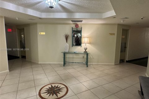 Купить кондоминиум в Пемброк-Пайнс, Флорида 2 спальни, 91.04м2, № 1996869 - фото 9