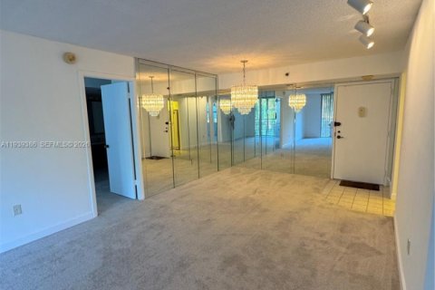 Купить кондоминиум в Пемброк-Пайнс, Флорида 2 спальни, 91.04м2, № 1996869 - фото 27