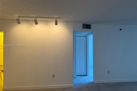 Купить кондоминиум в Пемброк-Пайнс, Флорида 2 спальни, 91.04м2, № 1996869 - фото 5