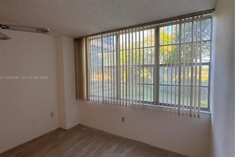 Купить кондоминиум в Пемброк-Пайнс, Флорида 2 спальни, 91.04м2, № 1996869 - фото 10