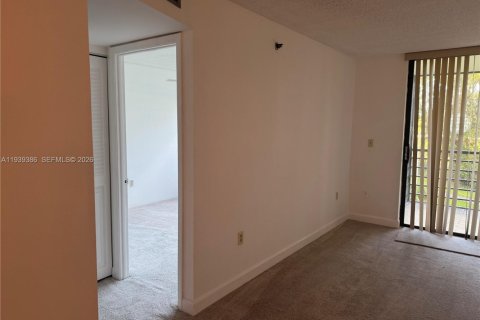 Купить кондоминиум в Пемброк-Пайнс, Флорида 2 спальни, 91.04м2, № 1996869 - фото 11