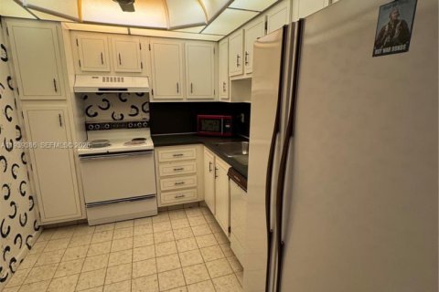 Купить кондоминиум в Пемброк-Пайнс, Флорида 2 спальни, 91.04м2, № 1996869 - фото 19