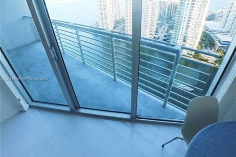 Condo in Miami, Florida, 1 bedroom № 2074947 - photo 8