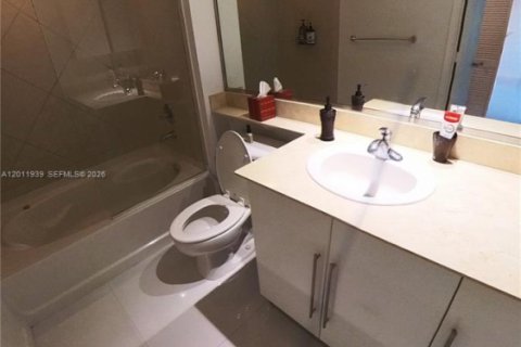 Condo in Miami, Florida, 1 bedroom № 2074947 - photo 11