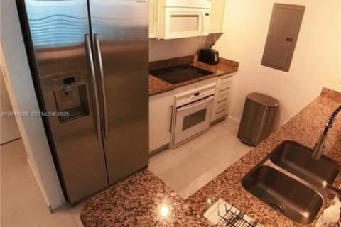 Condo in Miami, Florida, 1 bedroom № 2074947 - photo 14