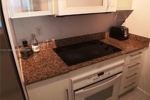 Condo in Miami, Florida, 1 bedroom № 2074947 - photo 15