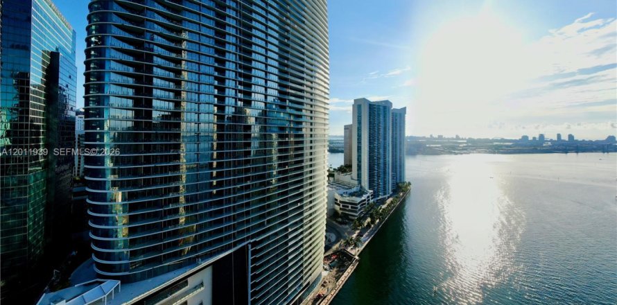 Condo in Miami, Florida, 1 bedroom № 2074947