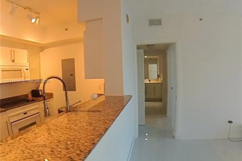 Condo in Miami, Florida, 1 bedroom № 2074947 - photo 9