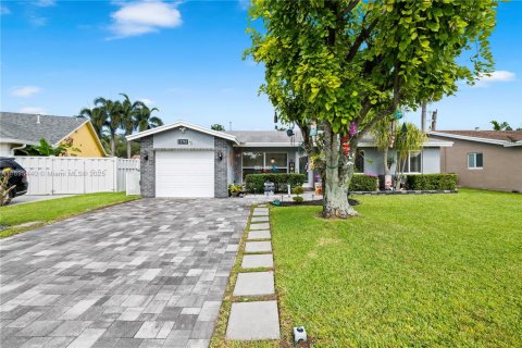 Villa ou maison à vendre à Sunrise, Floride: 3 chambres, 114.73 m2 № 1948519 - photo 1