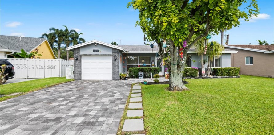 Villa ou maison à Sunrise, Floride 3 chambres, 114.73 m2 № 1948519