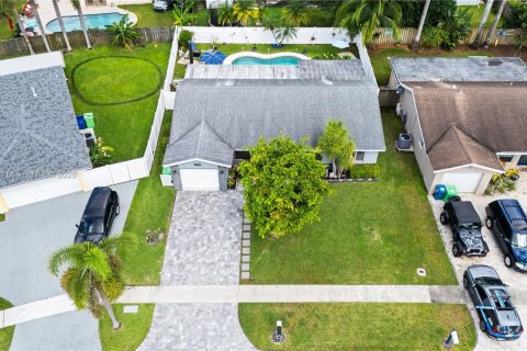 Villa ou maison à vendre à Sunrise, Floride: 3 chambres, 114.73 m2 № 1948519 - photo 3