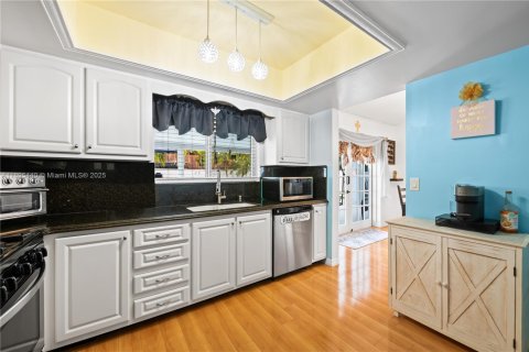 Villa ou maison à vendre à Sunrise, Floride: 3 chambres, 114.73 m2 № 1948519 - photo 13