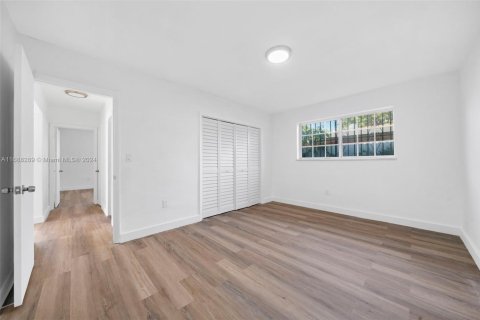 Casa en venta en Hialeah, Florida, 4 dormitorios, 162.49 m2 № 1604010 - foto 17